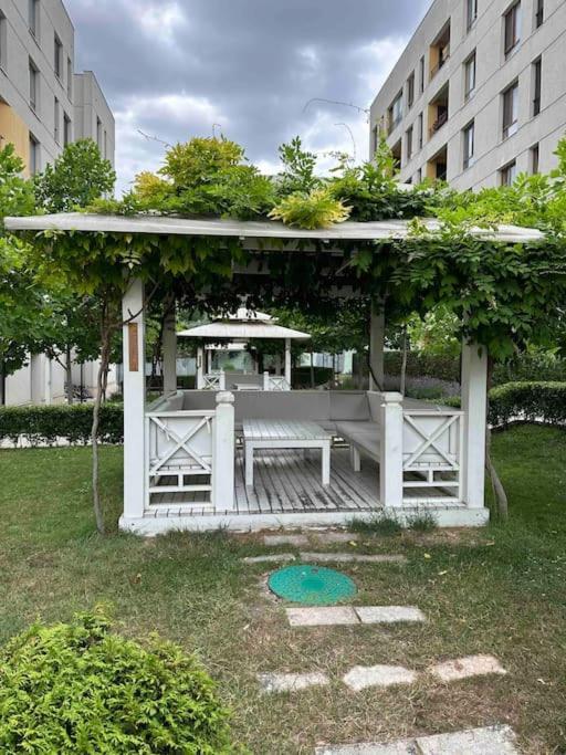 Варна Сити Парк С Паркомясто Exterior photo
